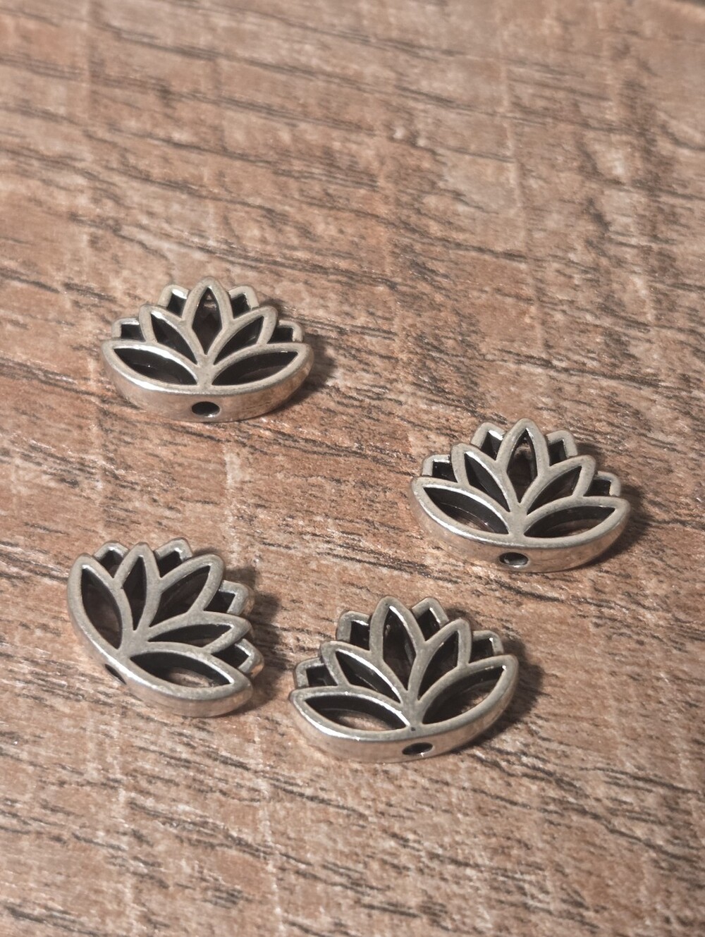 4PCS Lotus Charms